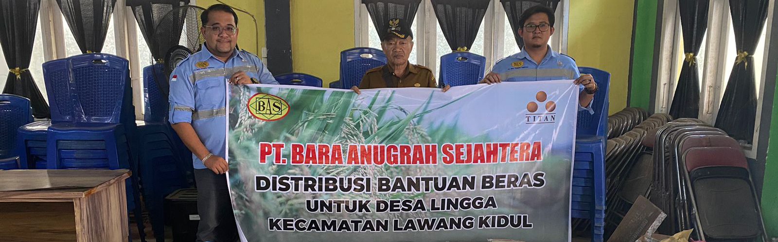 Read more about the article PT Bara Anugerah Sejahtera Peduli Warga Miskin Desa Lingga: 133 KK Terima Bantuan Beras