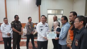 PT Bara Anugerah Sejahtera Terima Penghargaan Dari Pemkab Muara Enim